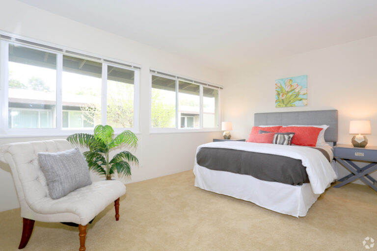 crestview-apartments-belmont-ca-2bedroom-bedroom