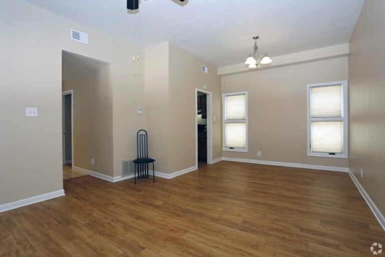 the-tuscany-apartments-austin-tx-1000sf2-bedroomliving-area